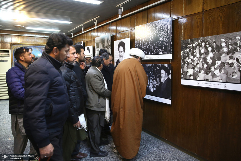بازدید جمعی از گردشگران کشور پاکستان از بیت امام خمینی از جماران