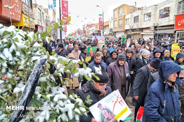 راهپیمایان زنجانی در سرمای منفی ۱۴ درجه حماسه حضور خلق کردند