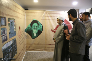 بازدید رئیس موسسه تنظیم و نشر آثار امام خمینی(س) از نمایشگاه خط خون