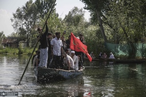 عزاداری سنتی کشمیری‌ها روی قایق