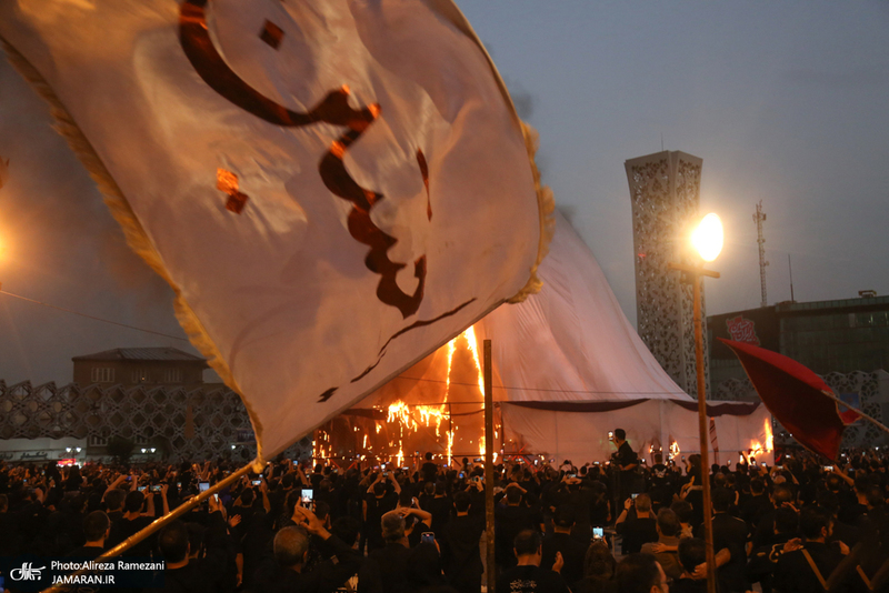 مراسم خیمه سوزان در میدان امام حسین (ع)