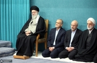 تصاویری از دیدار رمضانی مسئولان و کارگزاران نظام با رهبر انقلاب اسلامی (1)