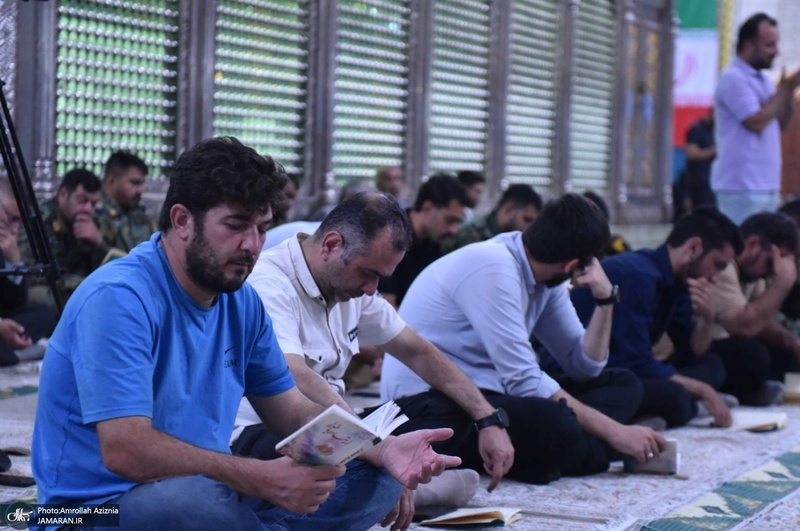 مراسم دعای پرفیض کمیل در حرم امام خمینی (س)