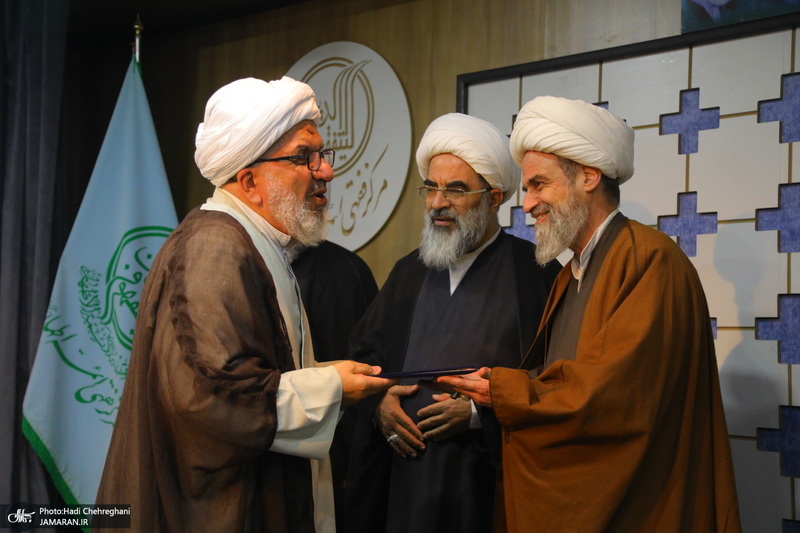 مراسم روز معلم و تجلیل از اساتید حوزوی در مجتمع آموزشی پژوهشی ائمه اطهار (ع)‎