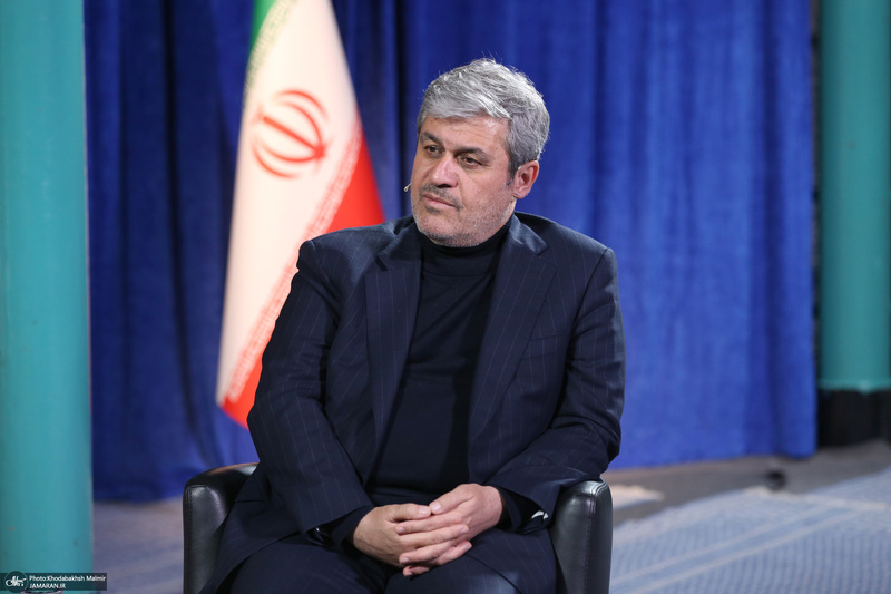 گفتگو حضور با تاجگردون