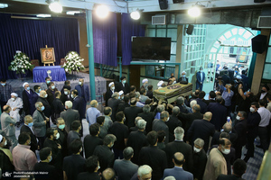 مراسم تشییع حجت الاسلام و المسلمین محتشمی پور در حسینیه جماران