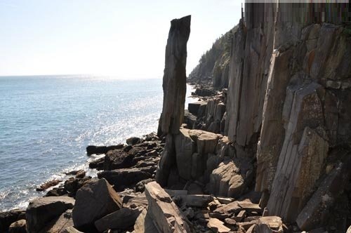 عجیب‌ترین سنگ‌ها که روی سنگ بَند شده + تصاویر