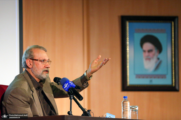 علی لاریجانی: مرحوم عسگراولادی نقلی از امام راحل داشت که راه را راه اکثریت قرار دهید و اقلیت را هم قانع کنید؛ هنر سیاست‌ورزی این است/ نیاز امروز ما گوش‌دادن است/ ما نباید خودمان را گرفتار فشار خارجی کنیم