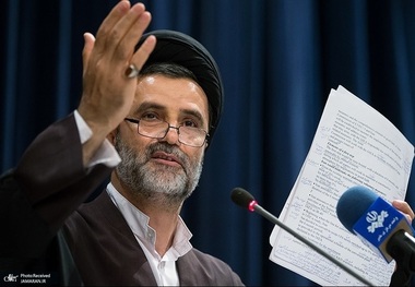 نبویان، نماینده مجلس: در قم درخواست مجوز ساخت بمب اتم از مقام معظم رهبری را مطرح کردم که با تکبیر و تایید مردم مبعوث شده همراه شد