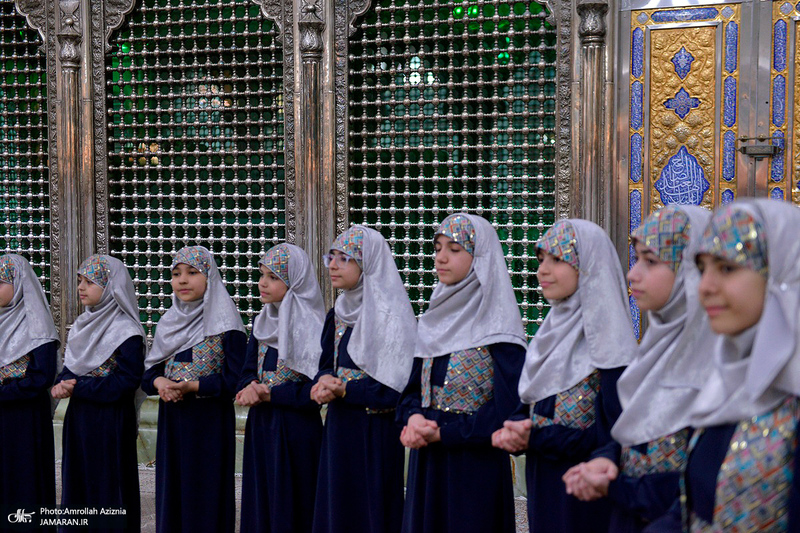 اجرای گروه سرود کودکان و نوجوانان بسیج سیدالشهدا (ع) اسلامشهر در حرم مطهر امام خمینی (س)