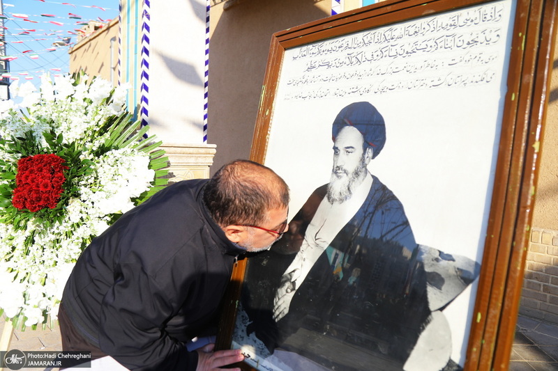 مراسم آغاز دهه فجر در بیت حضرت امام خمینی (س) در قم