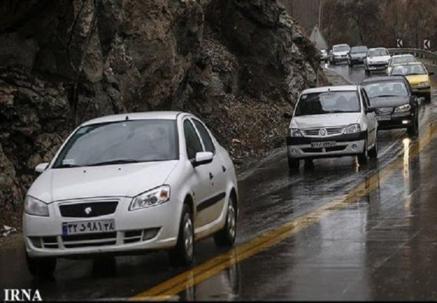 سطح جاده‌های قزوین لغزنده است