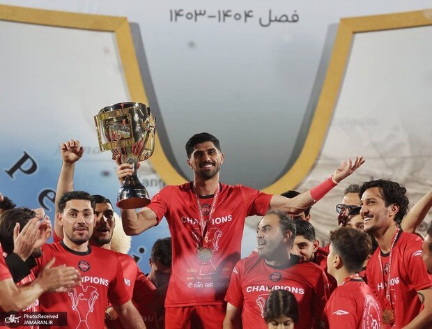 انتقاد شدید پرسپولیسی سابق از قلعه نویی؛ "تعز من تشاء و تذل من تشاء"!