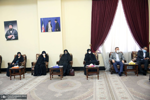 تجدید میثاق رئیس و اعضای دوره جدید شورای اسلامی شهر تهران با آرمان های امام خمینی(س)