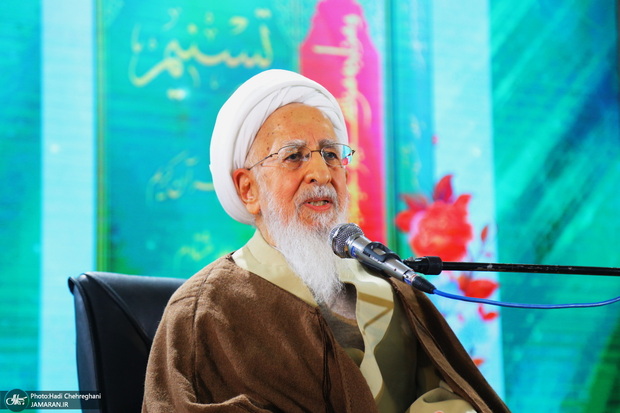 آیت الله العظمی جوادی آملی: علم سردخانه‌ای انسان ساز نیست/ غیرت فقط به مسائل خانوادگی محدود نمی‌شود