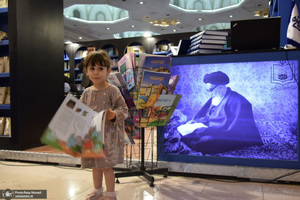 غرفه موسسه تنظیم و نشر آثار امام خمینی (س) در سی و پنجمین نمایشگاه بین المللی کتاب تهران- 1