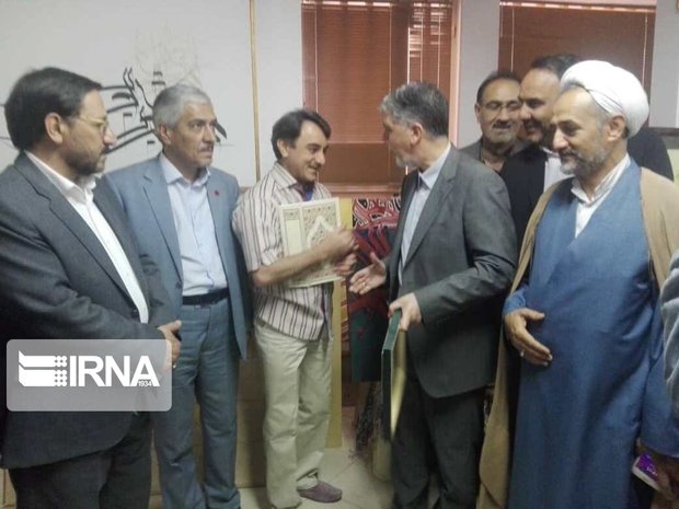 وزیر فرهنگ و ارشاد اسلامی با هنرمند سفال و سرامیک سمنان دیدار کرد