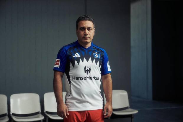 عکس| رونمایی از پیراهن هامبورگ با حضور مهدوی کیا