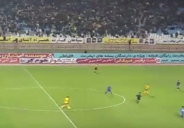 لیگ برتر فوتبال  سپاهان اصفهان مقابل استقلال خوزستان متوقف شد