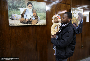 بازدید جمعی از طلاب دانشجو کشور سودان از بیت امام خمینی در ایام دهه فجر