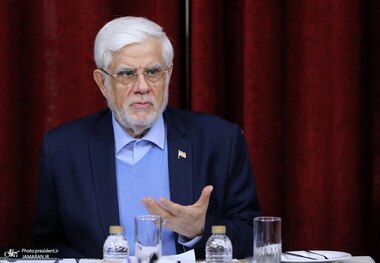 عارف: طرح بنزین دولت هیچ ارتباطی با طرح واردات بنزین سوپر ندارد/ عواید حاصله از مصوبه بنزین در قالب کالابرگ به صورت منظم به مردم ارائه می‌شود/آمادگی دولت برای اصلاحات احتمالی در مصوبه بنزین به نفع مردم