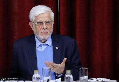 عارف: طرح بنزین دولت هیچ ارتباطی با طرح واردات بنزین سوپر ندارد/ عواید حاصله از مصوبه بنزین در قالب کالابرگ به صورت منظم به مردم ارائه می‌شود/آمادگی دولت برای اصلاحات احتمالی در مصوبه بنزین به نفع مردم