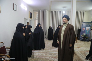 حضور آیت الله سید حسن خمینی در منزل پدر شهید موسوی