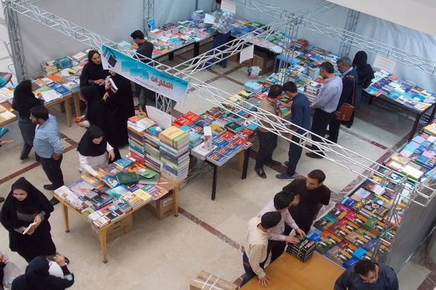 نمایشگاه کتاب به مناسبت سالگرد انقلاب در فسا برپا شد