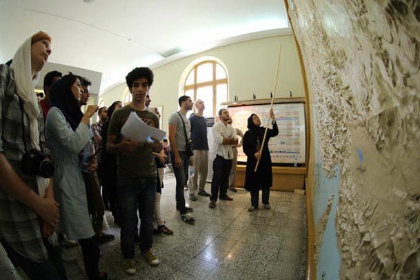 از کاخ نیاوران تا بیت امام با 30 دانشجوی خارجی