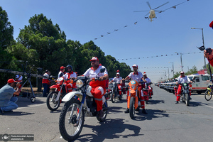 بدرقه 22 هزار امدادگر هلال احمر از جوار حرم امام خمینی (س)