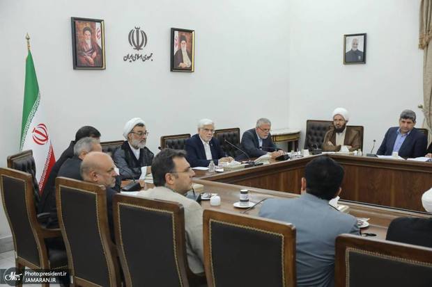 عارف: مسائل اجتماعی و فرهنگی نباید حکومتی شود/ نهادهای مدنی در زمینه کاهش آسیب‌های اجتماعی بهتر از نهادهای دولتی عمل کردند - الزامی شدن پیوست‌های فرهنگی و اجتماعی برای طرح‌های کلان تصویب شد