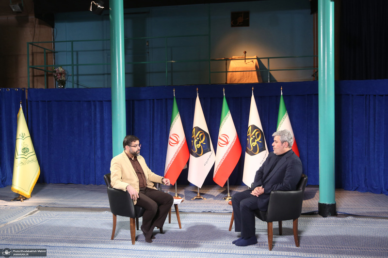 گفتگو حضور با تاجگردون