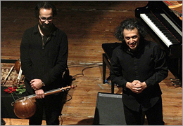 بداهه‌نوازی یک پیانو و سه کمانچه