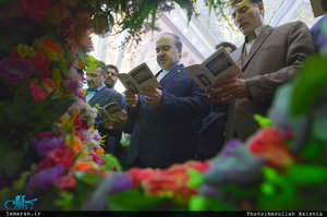 ادای احترام وزیر ورزش و جوانان و جمعی از ورزشکاران به مقام شامخ حضرت امام(س)  