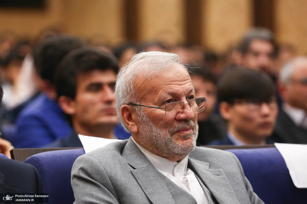 منوچهر متکی: قالیباف تمام ذهنش برای ریاست‌جمهوری است؛ جلساتش را هم تشکیل داده/ روحانی به حرفی که آقا گفتند، ایمان نداشت؛ مقابلش حرف می زد/ آقای رئیسی که آمد، موضوعی به نام اختلاف بین رئیس‌جمهور و رهبری کلاً حذف شد/ مردم نگاه‌شان به مجلس نگاه خوبی نیست