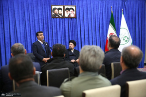 دیدار رئیس و جمعی از کارکنان سازمان حفاظت محیط زیست با سید حسن خمینی