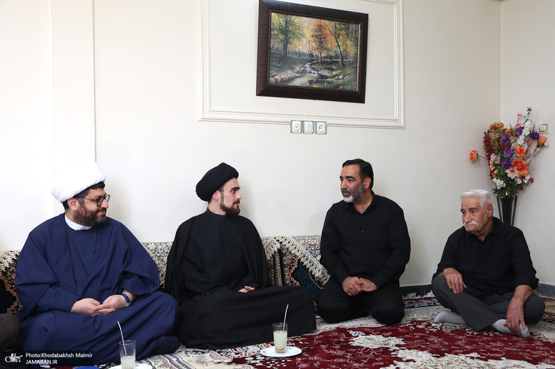 حضور سید احمد خمینی در منزل شهید مصطفی عزیزی در شهر بروجرد