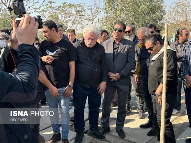 مراسم تشییع پیکر زویا امامی/ کاظم هژیرآزاد بر پیکر همسرش: زویا رفت بی‌خداحافظی 
