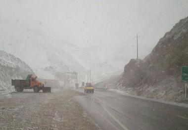 تردد در گردنه خان بانه با زنجیر چرخ امکان پذیر است