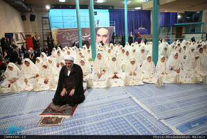 مراسم جشن تکلیف «دبستان سمیه» منطقه چهار تهران در حسینیه جماران 