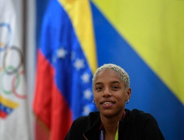 شکسته شدن رکورد جهانی پرش سه گام 
