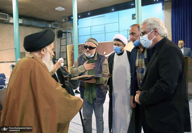 مراسم تجلیل از کارگردان فیلم مستند «بانو قدس ایران» در حسینیه جماران