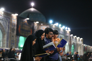 مراسم دعا و احیای شب بیست و یکم ماه رمضان در حرم امام رضا(ع)