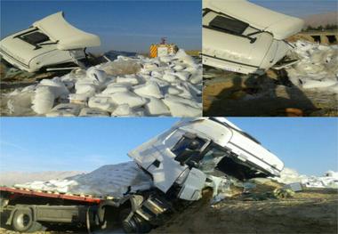 واژگونی تریلی در دامغان یک کشته برجا گذاشت