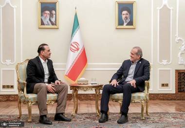 دیدار فرمانده ارتش پاکستان با رئیس‌جمهور ایران/ پزشکیان: زورگویی و قلدری آمریکا راهگشا نیست / عاصم منیر: فرآیندها را با دقت دیپلماتیک پیش می‌بریم