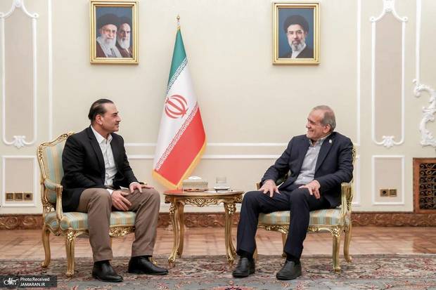دیدار فرمانده ارتش پاکستان با رئیس‌جمهور ایران/ پزشکیان: زورگویی و قلدری آمریکا راهگشا نیست / عاصم منیر: فرآیندها را با دقت دیپلماتیک پیش می‌بریم