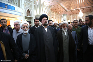 اقامه نمازسید حسن خمینی  بر پیکر شهید حیدری در حرم مطهر امام خمینی (س)