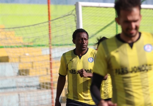 مهاجم کامرونی در آستانه پیوستن به پارس جنوبی + عکس
