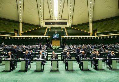 گزارش تصویری/  جلسه غیرعلنی نظارتی مجلس با حضور تیم اقتصادی دولت، امروز (۲ دی ۱۴۰۴) 