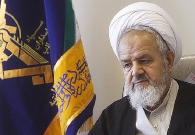 دشمن موج مادی گرایی برای نابودی اسلام و انقلاب به راه انداخته است